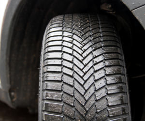 Opona całoroczna Bridgestone Weather Control A005