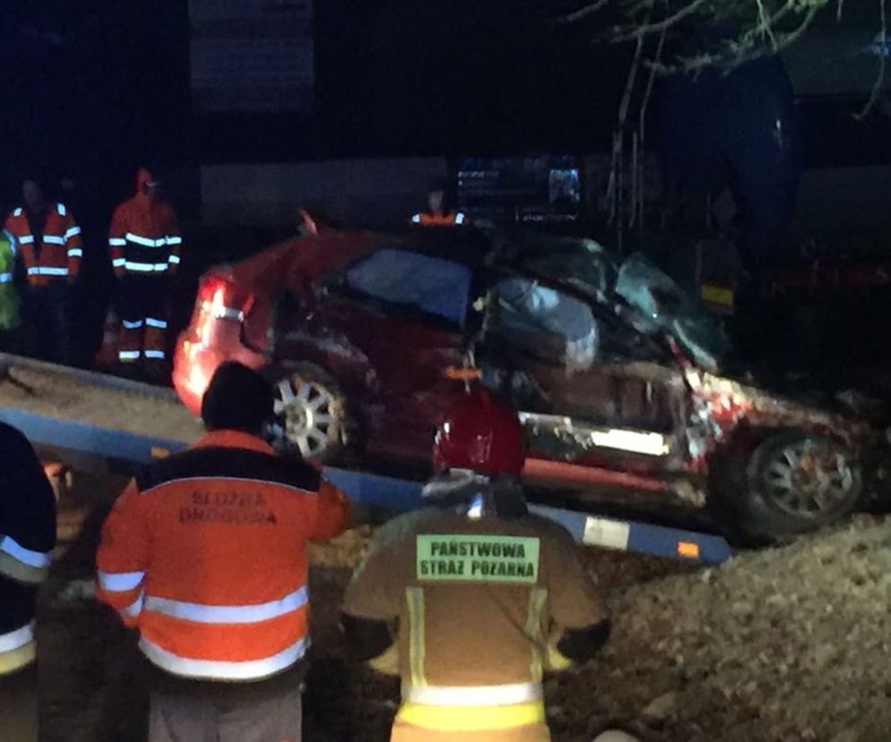 KOSZMARNE zderzenie audi z ciężarówką w Kopkach! 17-latka zginęła na miejscu 