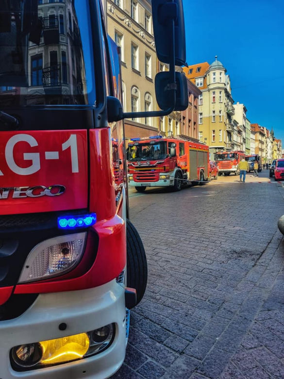 Katastrofa budowlana w centrum Torunia! Zawalił się dach kamienicy