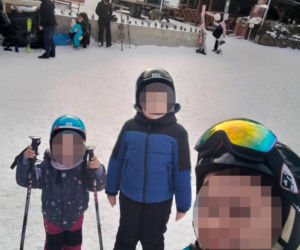 Dwa dni przed tragedią pozowali razem do zdjęcia. Dziś w mieszkaniu przy Bałtyckiej 3 nadal pracują śledczy