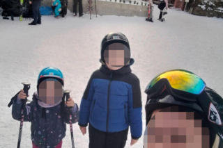 Dwa dni przed tragedią pozowali razem do zdjęcia. Dziś w mieszkaniu przy Bałtyckiej 3 nadal pracują śledczy