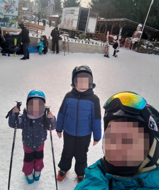 Dwa dni przed tragedią pozowali razem do zdjęcia. Dziś w mieszkaniu przy Bałtyckiej 3 nadal pracują śledczy