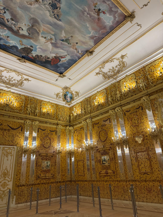 Bursztynowa Komnata w Mamerkach została udoskonalona