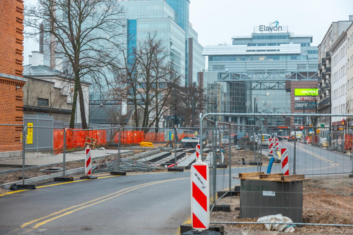 Budowa tramwaju na Rakowieckiej w Warszawie w styczniu 2025 r.