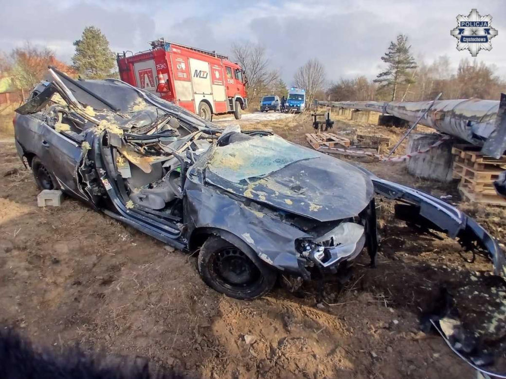 Dramat w Częstochowie. 18-latek bez prawka uciekał przed policją, jego 17-letnia pasażerka walczy o życie