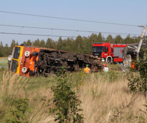 Miejsce katastrofy kolejowej. Pasażerowie opowiedzieli nam, co działo się tuż po zderzeniu z ciężarówką