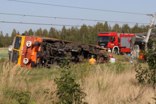 Miejsce katastrofy kolejowej. Pasażerowie opowiedzieli nam, co działo się tuż po zderzeniu z ciężarówką