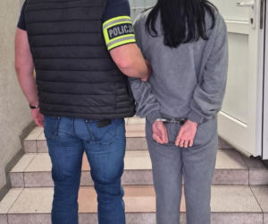 Zwabili 20-latka w pułapkę, obcięli mu włosy i brutalnie zaatakowali. Wśród podejrzanych 15-latka
