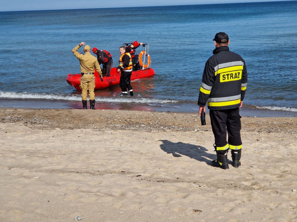 Akcja poszukiwawcza na plaży w Kołobrzegu
