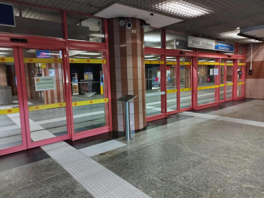 Zamknięta stacja metra Centrum (5.11.2025)
