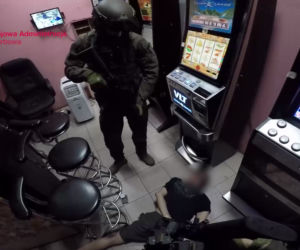 Tak się kończy nielegalny hazard. Nalot w Wólce Kosowskiej
