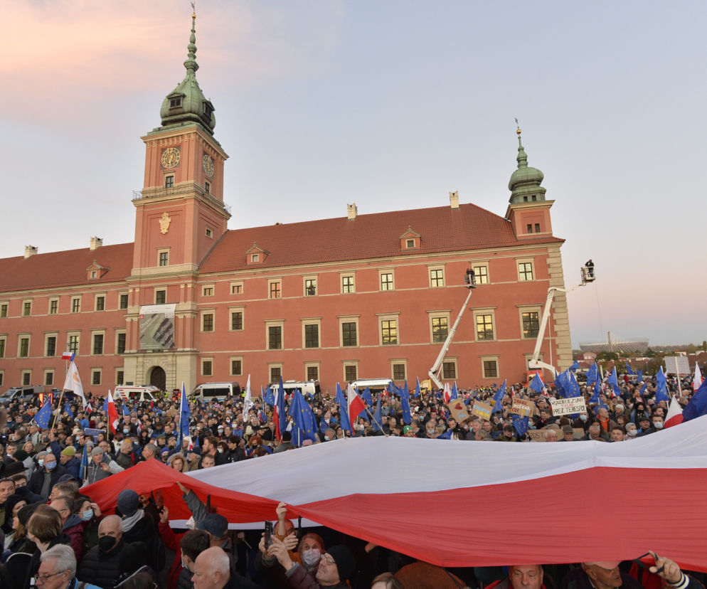 Ogromny protest w Warszawie. Tłumy ruszyły ulicami miasta, nie obyło się bez incydentów.