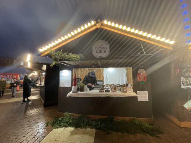 Pokémony, różowe gofry i zaskakujące różnice w cenach. Porównaliśmy łódzkie jarmarki