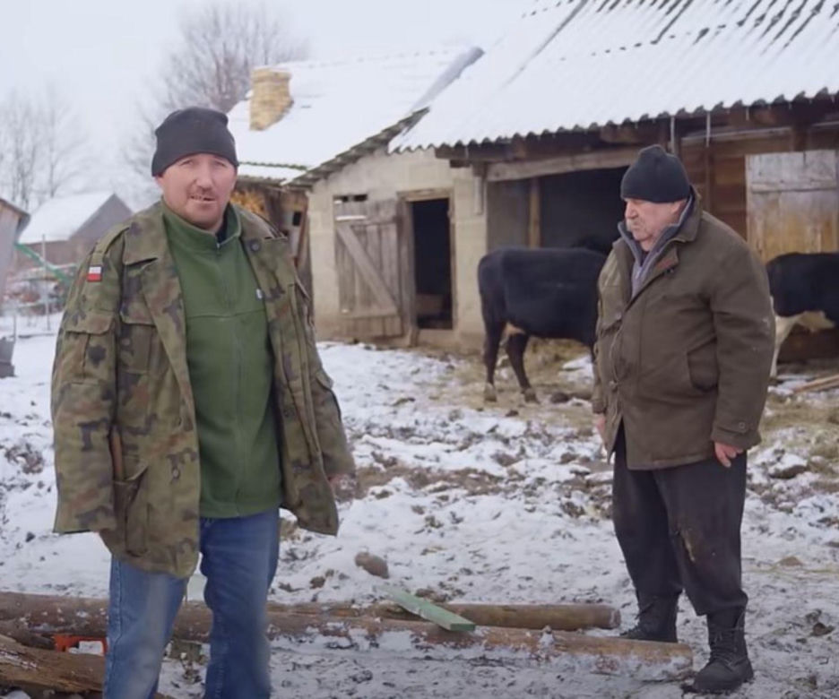 Andrzej z Plutycz na wyciągnięcie ręki! Sprawdź wiek, wykształcenie, dom, YouTube gwiazdy serialu "Rolnicy. Podlasie" [ZDJĘCIA]