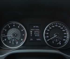 Toyota Corolla Sedan 1.8 Hybrid 122 KM e-CVT vs Hyundai Elantra Style 1.6 MPI 6MT