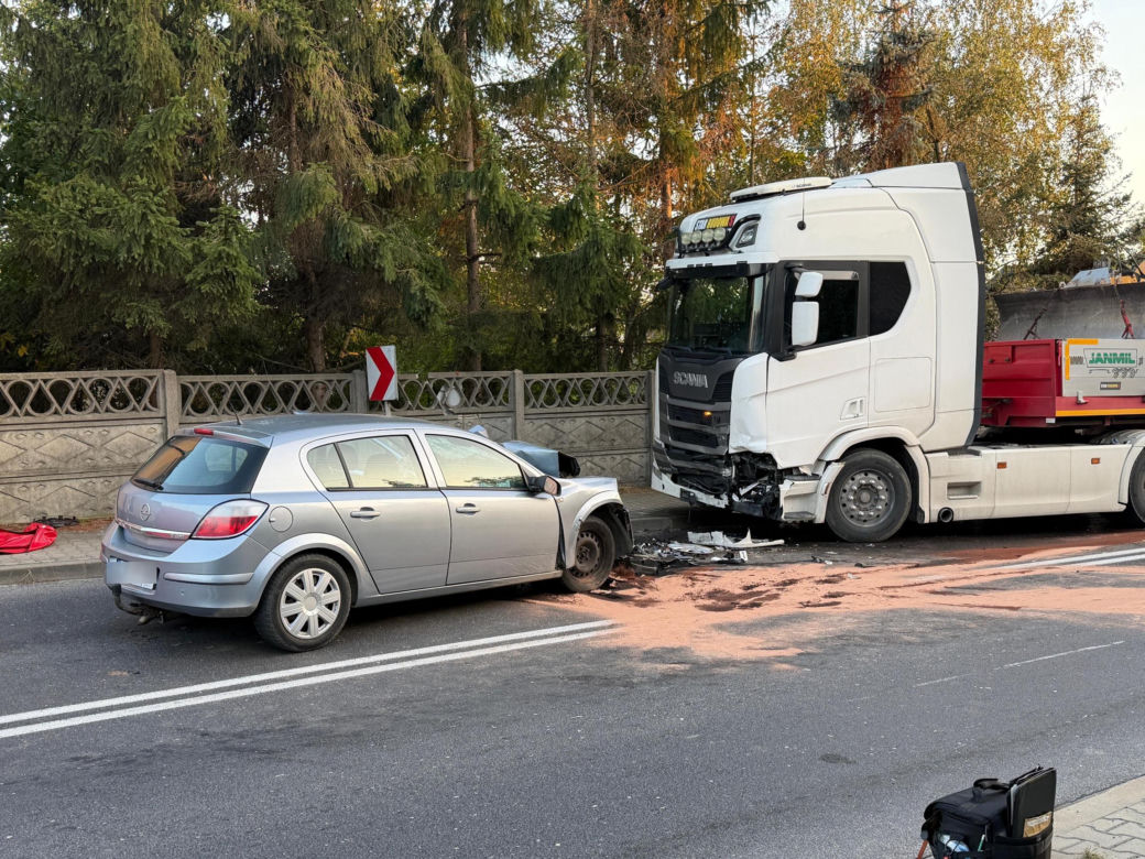 35-latek zginął w czołowym zderzeniu z ciężarówką