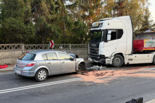 35-latek zginął w czołowym zderzeniu z ciężarówką
