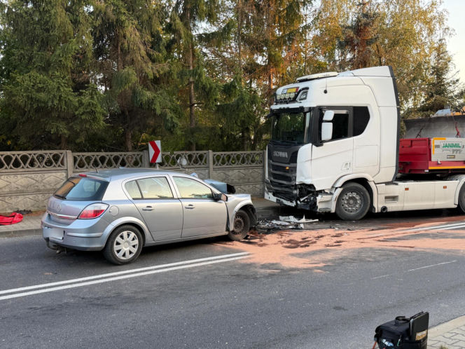 35-latek zginął w czołowym zderzeniu z ciężarówką