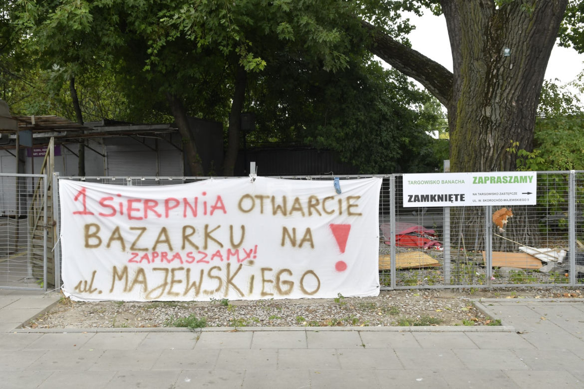 Burzą bazar na Banacha).