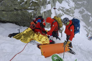 Dramat na Rysach! Chciał zjechać na desce, doszło do wypadku
