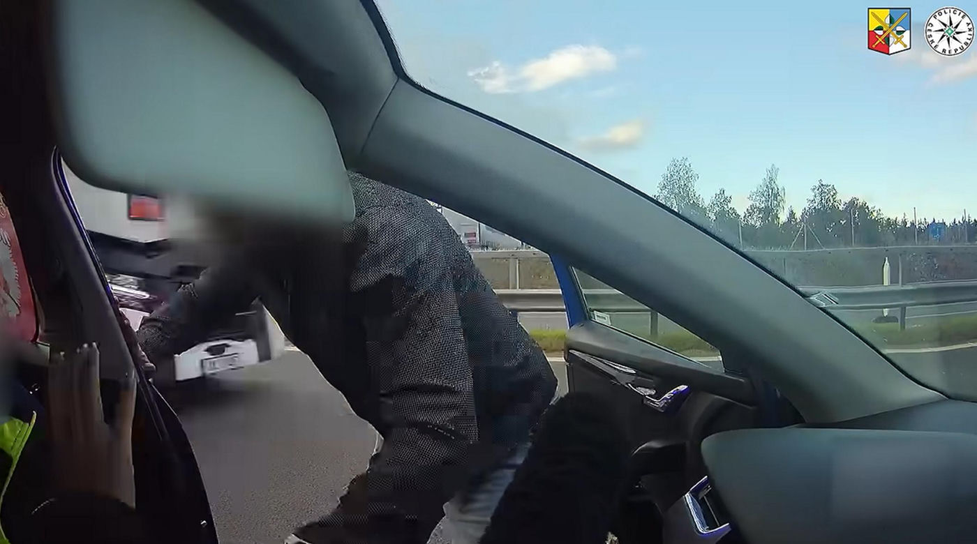 Bił kobietę na autostradzie, bo jechała zgodnie z przepisami! Wszystko nagrała jej 8-letnia córka