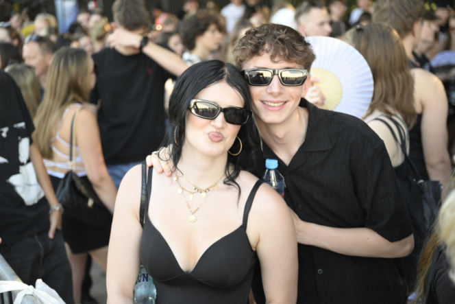 Fani w upale czekają na koncert The Weeknd. Tłumy w Warszawie