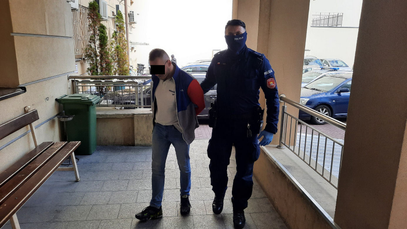 Horror w taksówce. Chwycił kierowcę za włosy i przystawił mu nóż do gardła