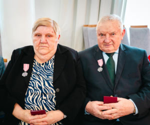 Złoty Gody par małżeńskich w Siedlcach - wręczenie pamiątkowych medali