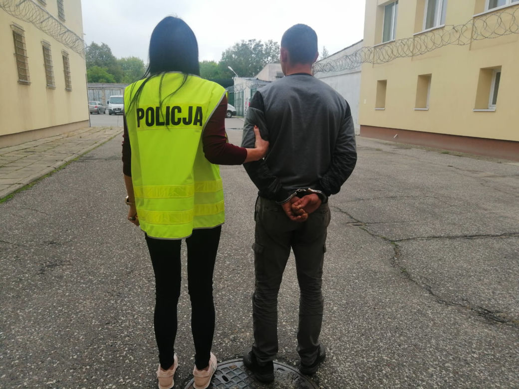 Łódzkie. Tytoniowy, nielegalny biznes rozbity. Policja przechwyciła 25 tysięcy papierosów!  