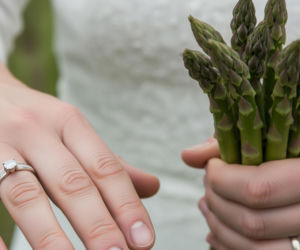 Nietypowa oferta pracy w Niemczech. Wysokość pensji zależy od... aktu małżeństwa?