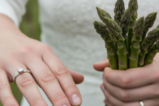 Nietypowa oferta pracy w Niemczech. Wysokość pensji zależy od... aktu małżeństwa?