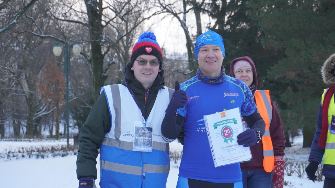 Parkrun w stolicy woj. lubelskiego. Pierwsza sobota 2025 roku na sportowo w Ogrodzie Saskim w Lublinie. Zdjęcia