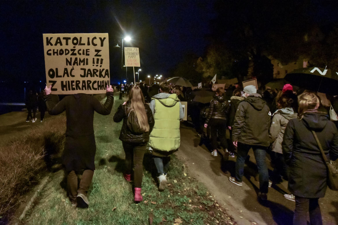 Strajk kobiet w Toruniu. Tańce, straż pod kościołem i wiele więcej - środa (28.10.2020)