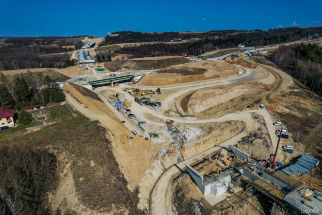 Najwyższa estakada w Polsce powstaje na S19 Babica Jawornik. Na plac budowy prowadzą serpentyny