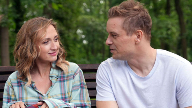 Barwy szczęścia odc. 3281. Asia Sokalska (Anna Gzyra), Hubert (Marek Molak)