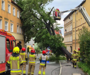 Burze spustoszyły Dolny Śląsk. Setki interwencji strażaków i ewakuacja obozów harcerskich