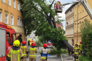 Burze spustoszyły Dolny Śląsk. Setki interwencji strażaków i ewakuacja obozów harcerskich