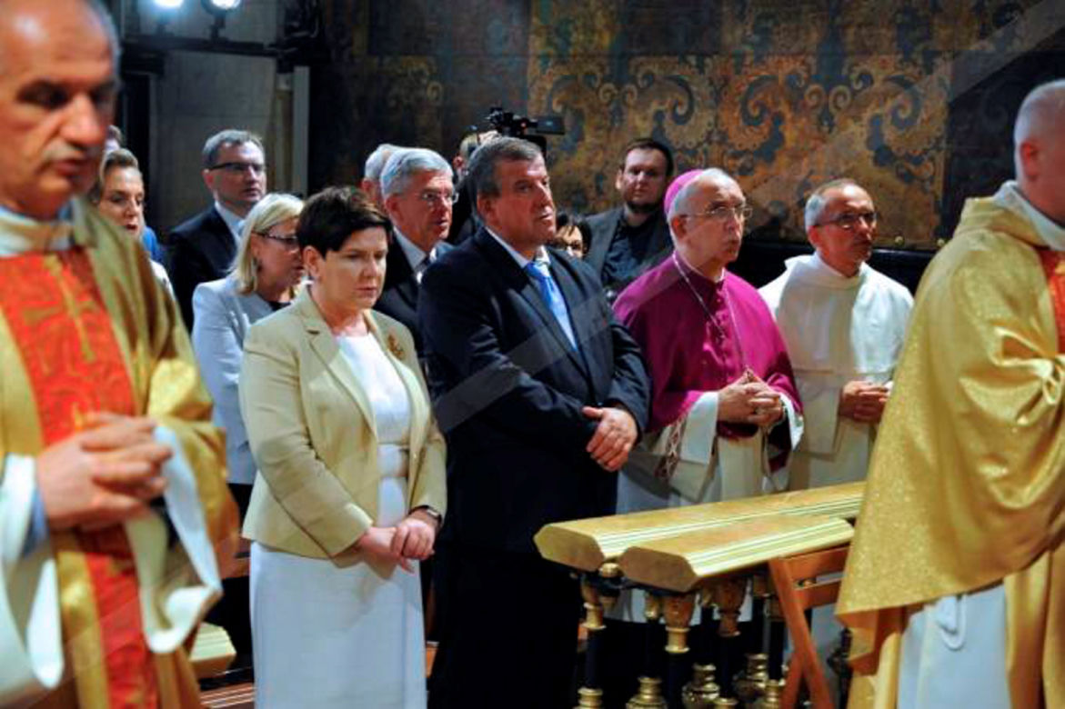 Syn Szydło, ks. Tymoteusz odprawił mszę. Na prymicji Kaczyński i Rydzyk 