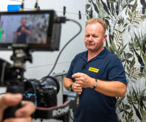Murator Remontuje, Klejenie i fugowanie płytek