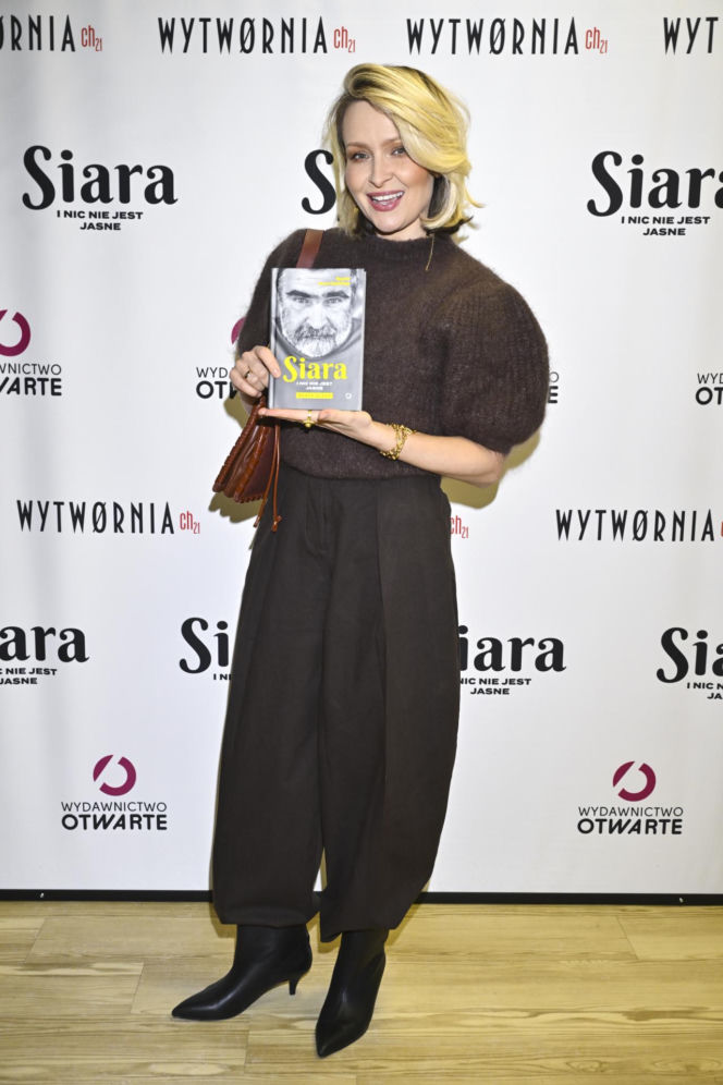 Markowska przytulała męża, Ostałowska zaskoczyła sylwetką, Ścibakówna błyszczała na premierze biografii Rewińskiego