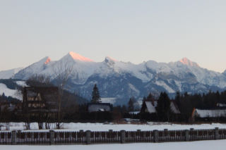 To jedna z najpiękniejszych wsi na Podhalu. Według legendy jej pierwszym sołtysem był słynny zbójnik 
