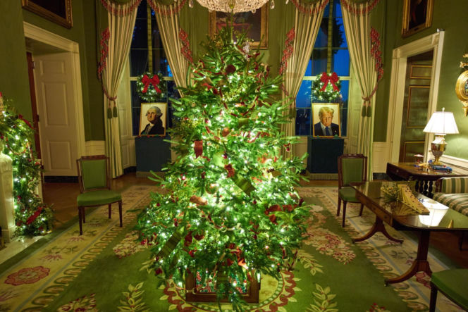 Melania Trump udekorowała Biały Dom. Święta lepsze niż za Bidena?