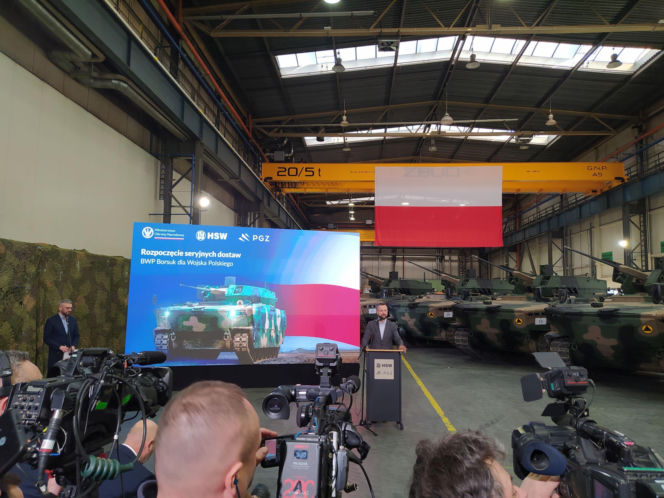 Pierwsze Borsuki wreszcie w wojsku. Szef MON: "111 Borsuków to nie jest nasze ostatnie słowo"