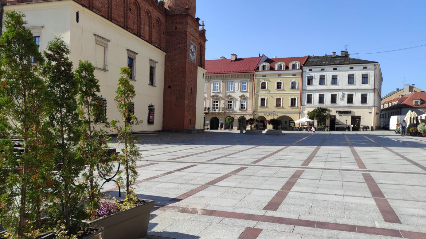 Znikają parasolki z tarnowskiego rynku