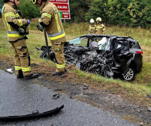 Śmiertelny wypadek pod Białą Podlaską. Ciężarówka z drewnem w rowie, kierowca osobówki nie żyje