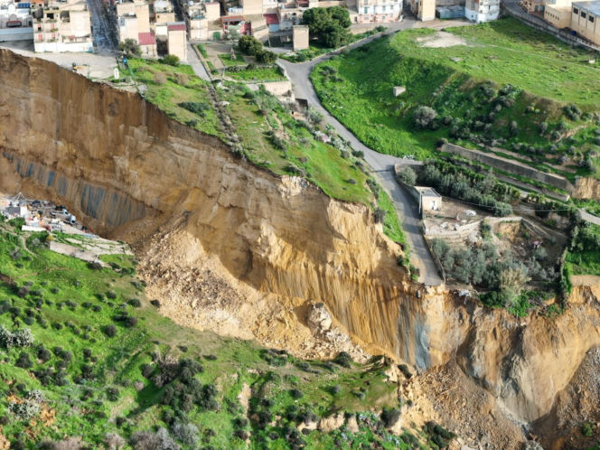 Dramatyczna sytuacja na Sycylii. Miasteczko znalazło się nad przepaścią. Mieszkańcy musieli opuścić domy