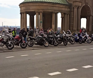 Moto Zające i Kurczaki niosą pomoc na Wielkanoc. Dziesiątki motocyklistów na ulicach Szczecina