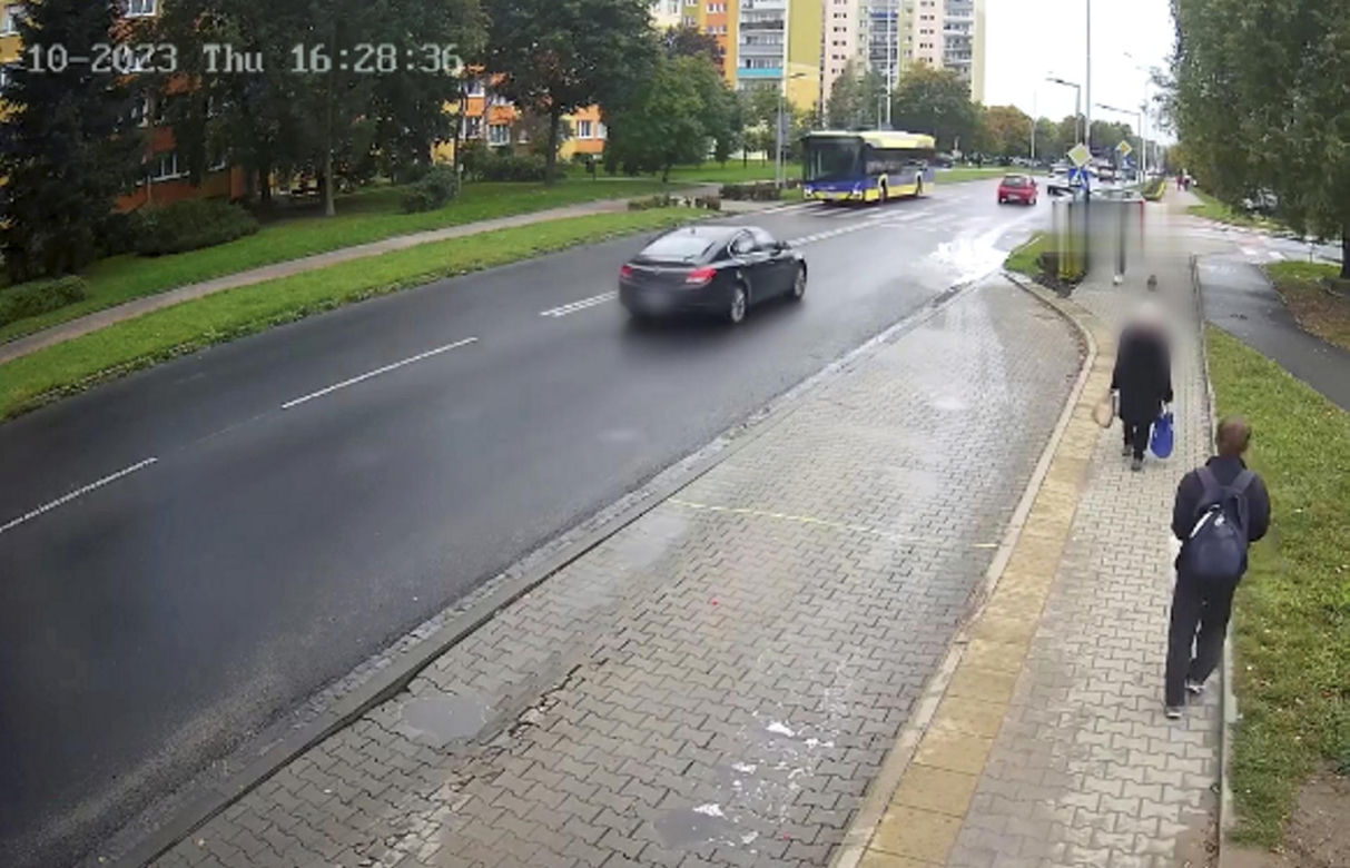35-latek nie miał litości dla starszej kobiety z zakupami! 