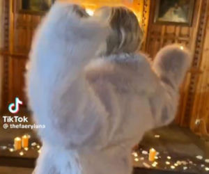 Metropolita przeprasza za zgorszenie w kościele na Mazowszu. Gwiazda Eurowizji prężyła gołe pośladki przed ołtarzem