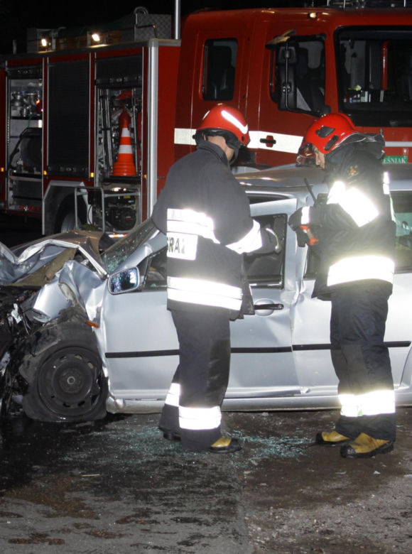 Tadeusz zginął próbując ratować Perełkę. Nocna podróż samochodem zakończona tragedią
